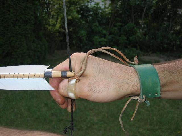 1577