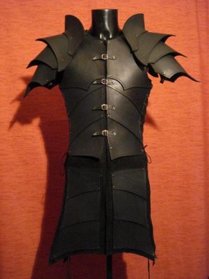 armure cuir noir.jpg